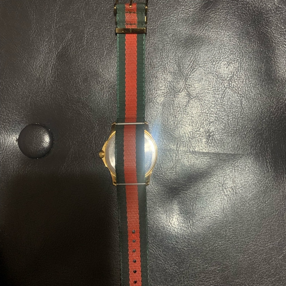 Authentic unisex Gucci watch - Picture 2 of 5